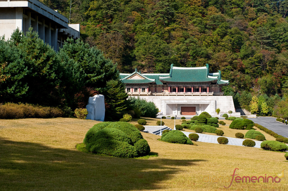 Palacio en las montañas en Corea del Norte