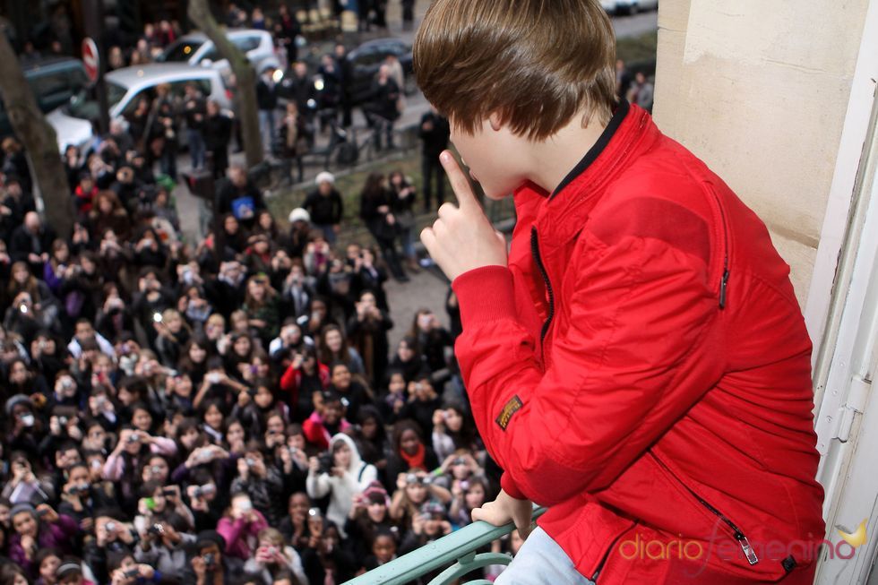 Justin Bieber con sus fans en París