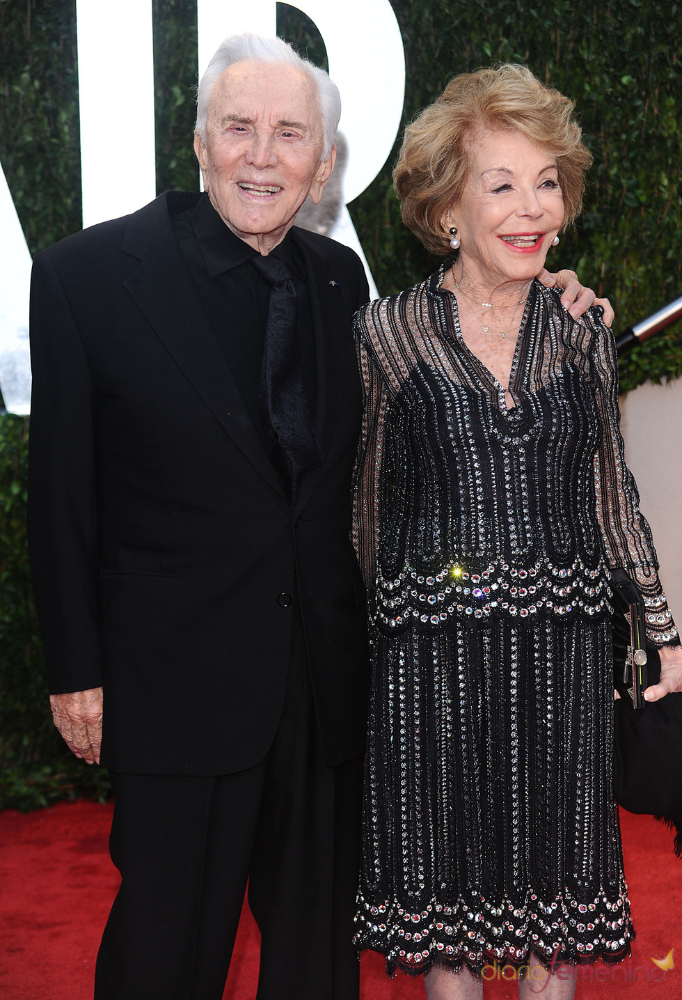 Kirk Douglas y su mujer en la fiesta Vanity Fair Oscar 2010