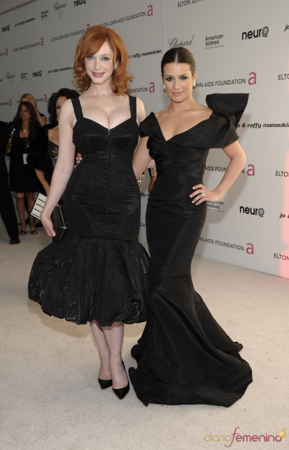 Lea Michele y Christine Hendricks en la fiesta Elton John Oscar 2010