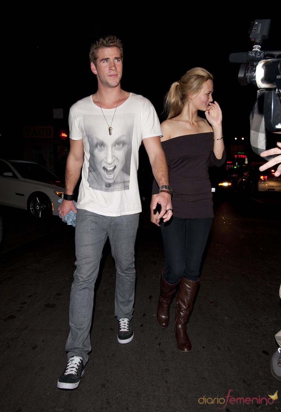 Liam Hemsworth encuentra sustituta para Miley Cyrus