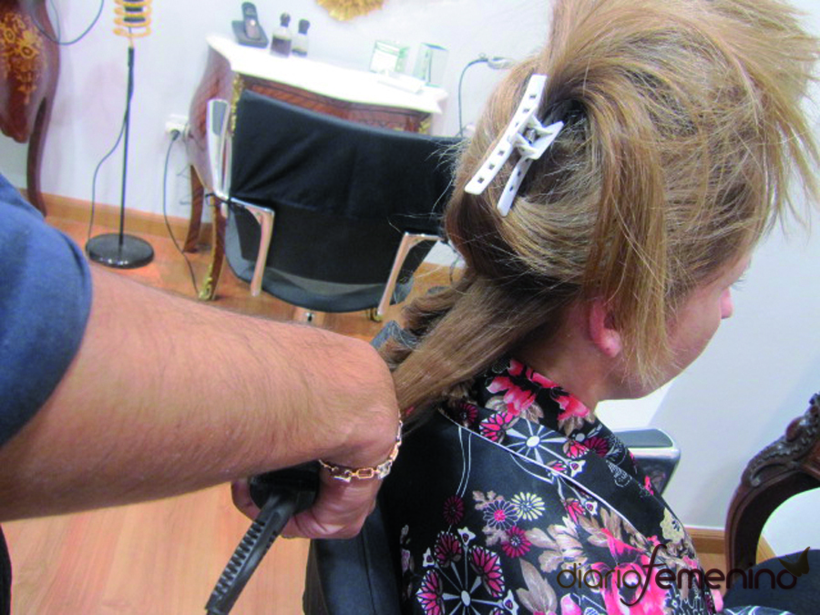 Paso 4. Peinado sesentero para Navidad