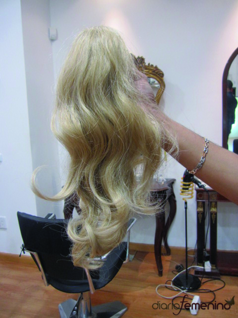 Paso 5. Peinado sesentero para Navidad