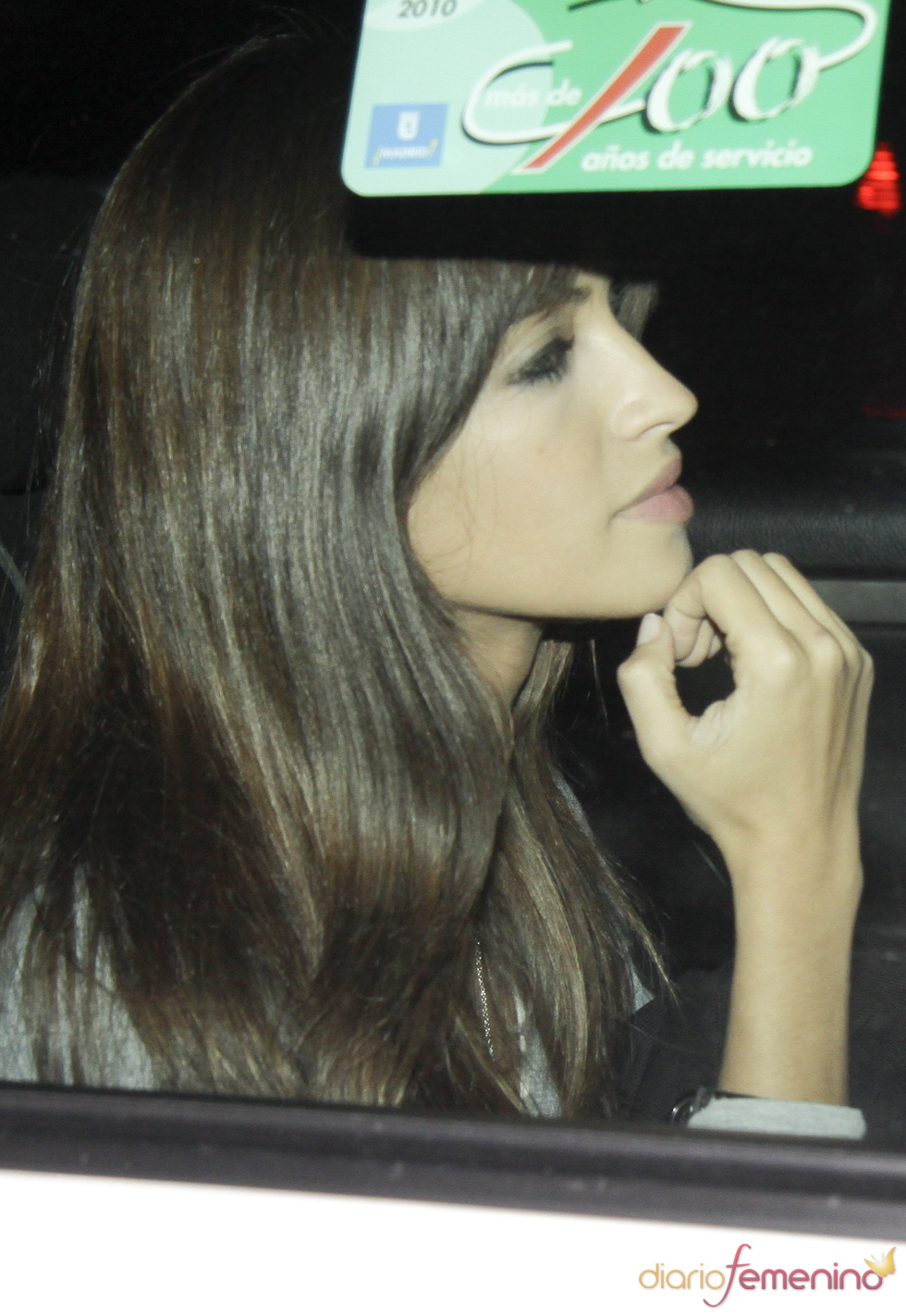 Sara Carboerno en un taxi