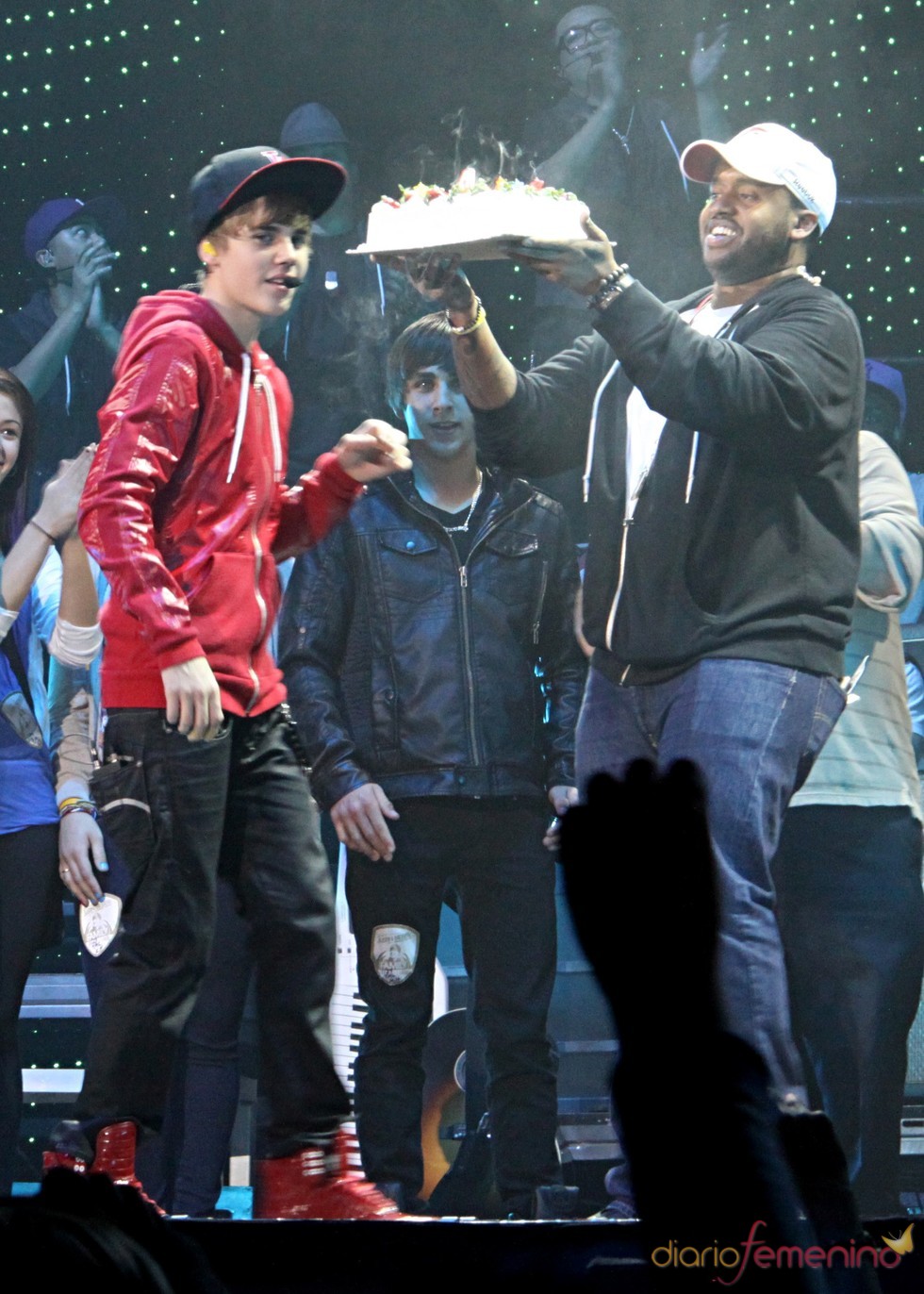Justin Bieber recibe una tarta en pleno concierto