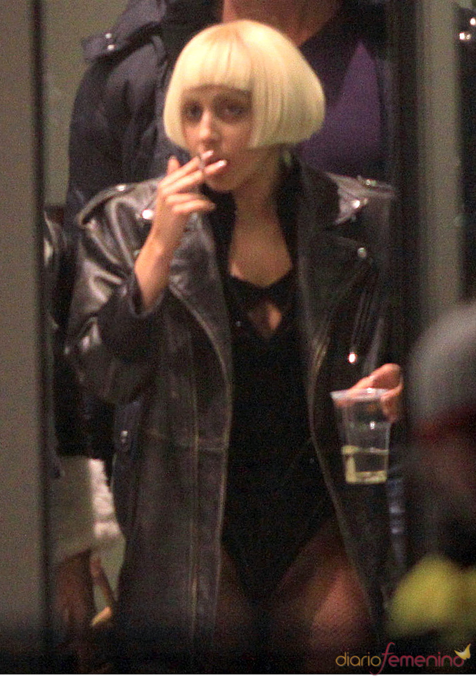Lady Gaga, cigarro en mano, en Polonia