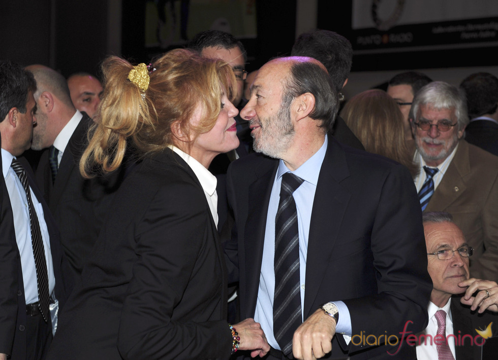 Alfredo Pérez Rubalcaba, cariñoso con Tita Cervera