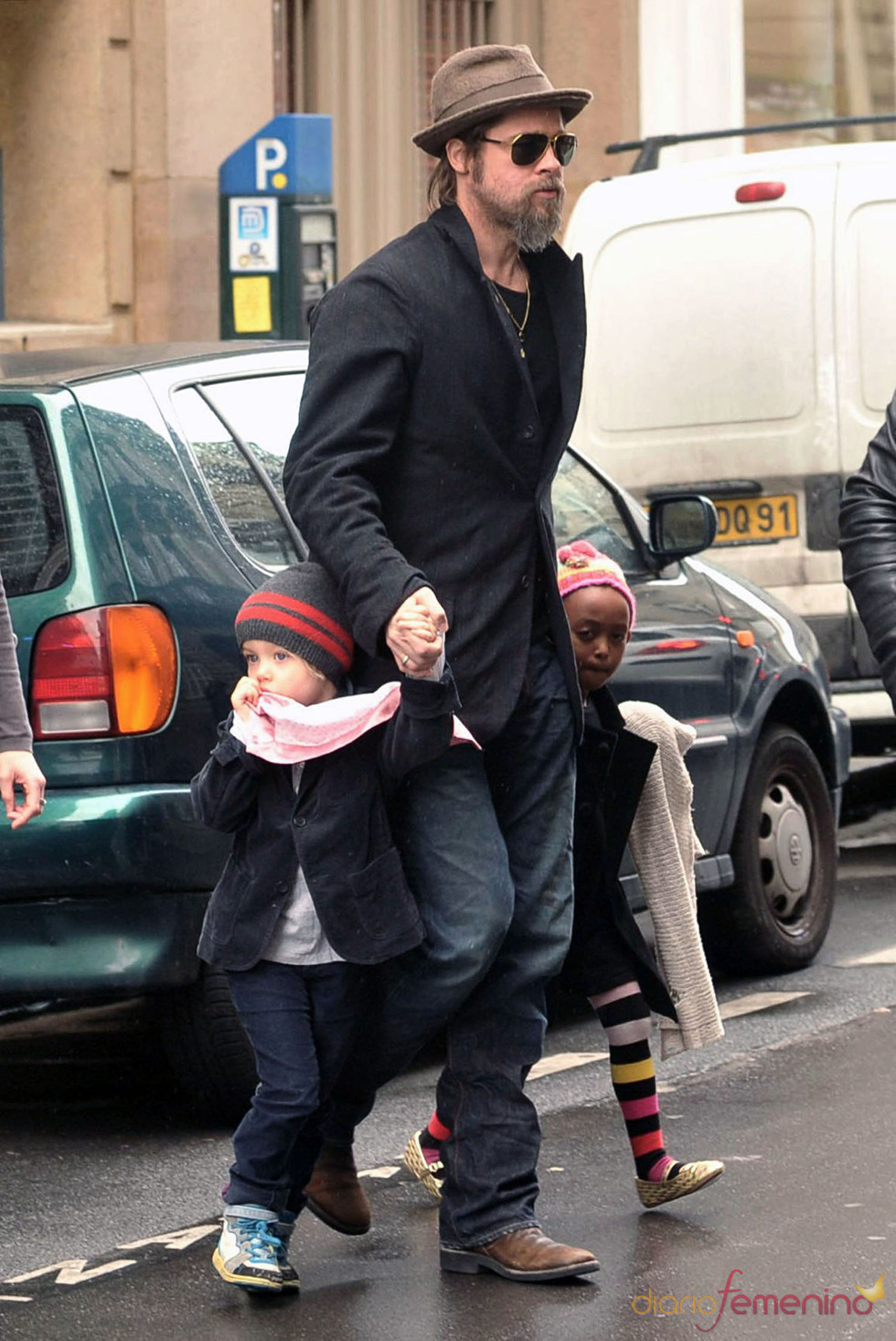 Brad Pitt, con sus hijas en Paris