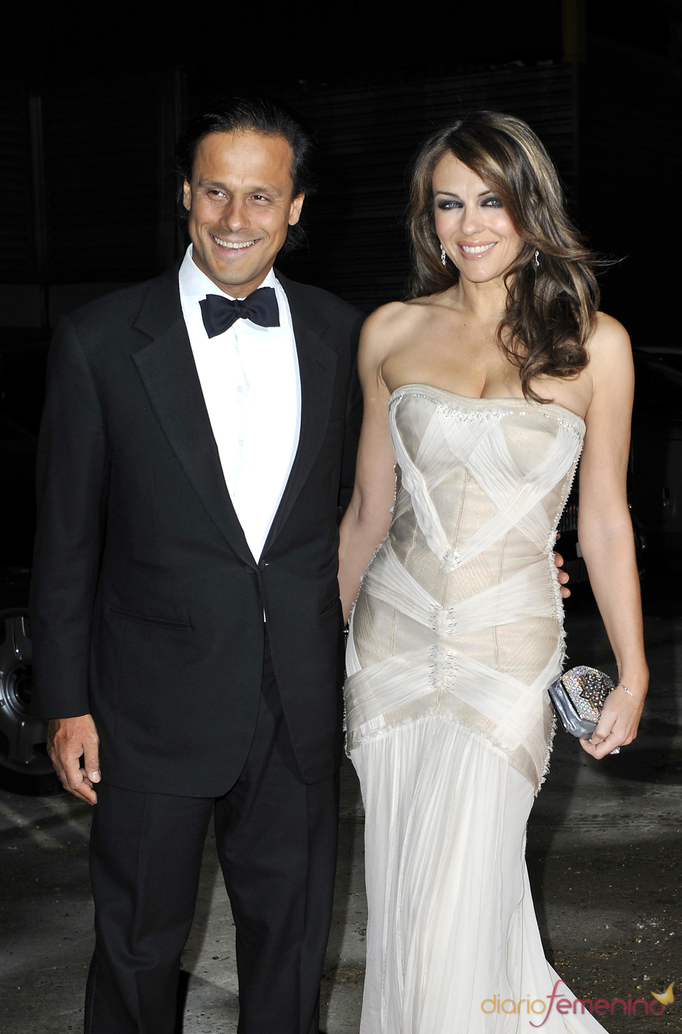 Liz Hurley y su marido Arun Nayar