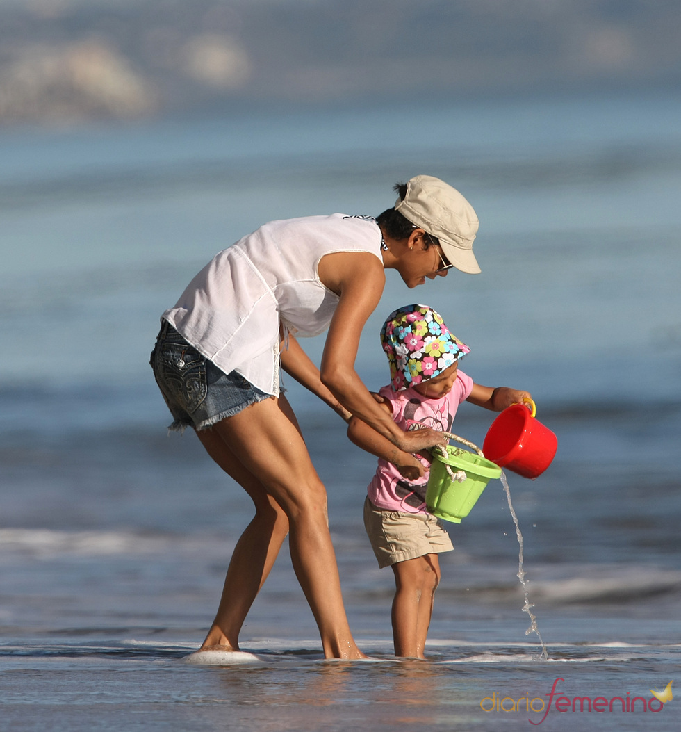 Halle Berry y Nahla Aubry en Malibú