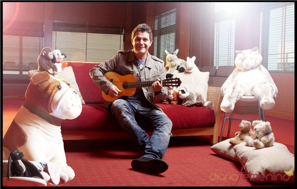 Alejandro Sanz en el calendario ÁNIMA 2011