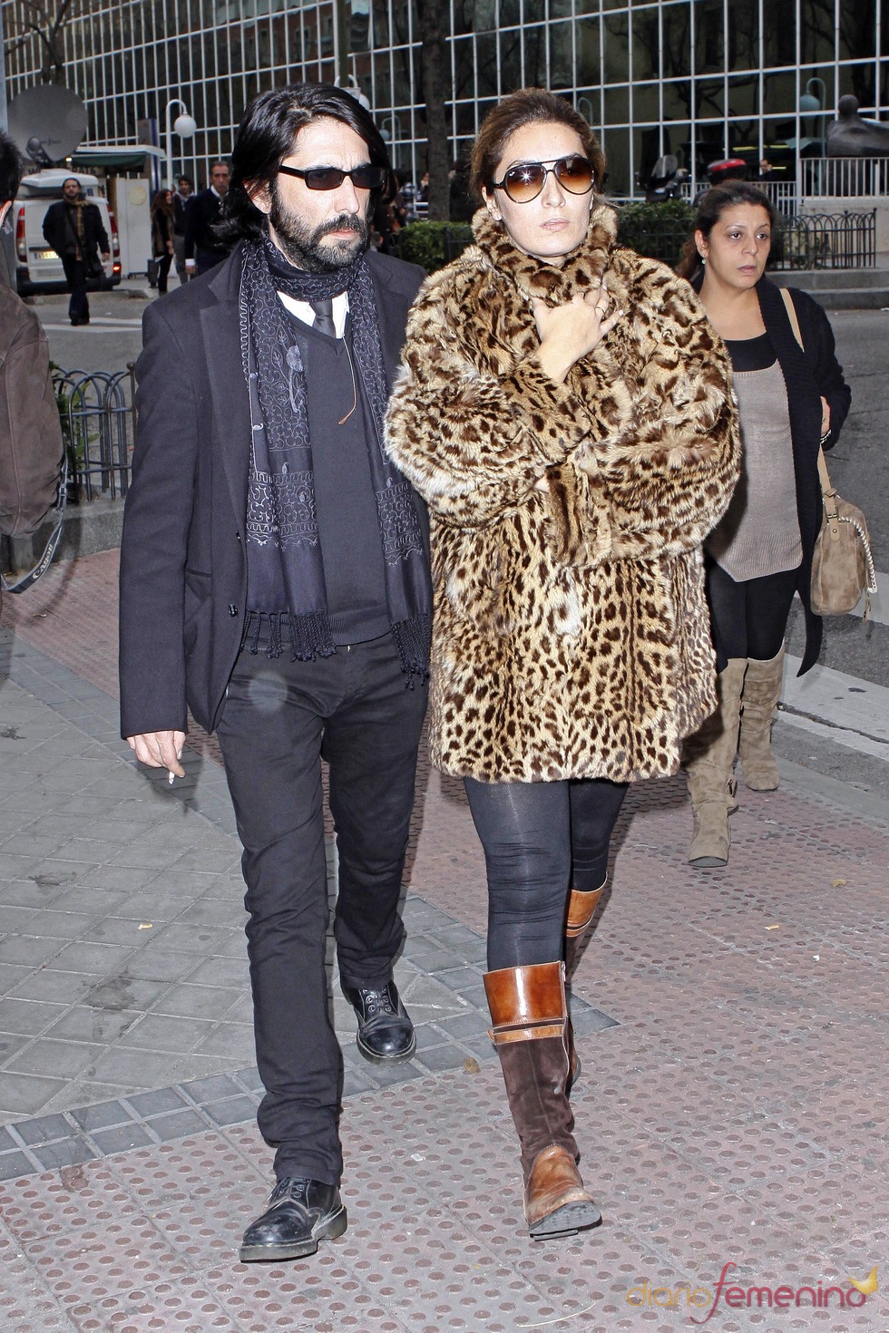 Estrella Morente y Javier Conde a su salida del hospital