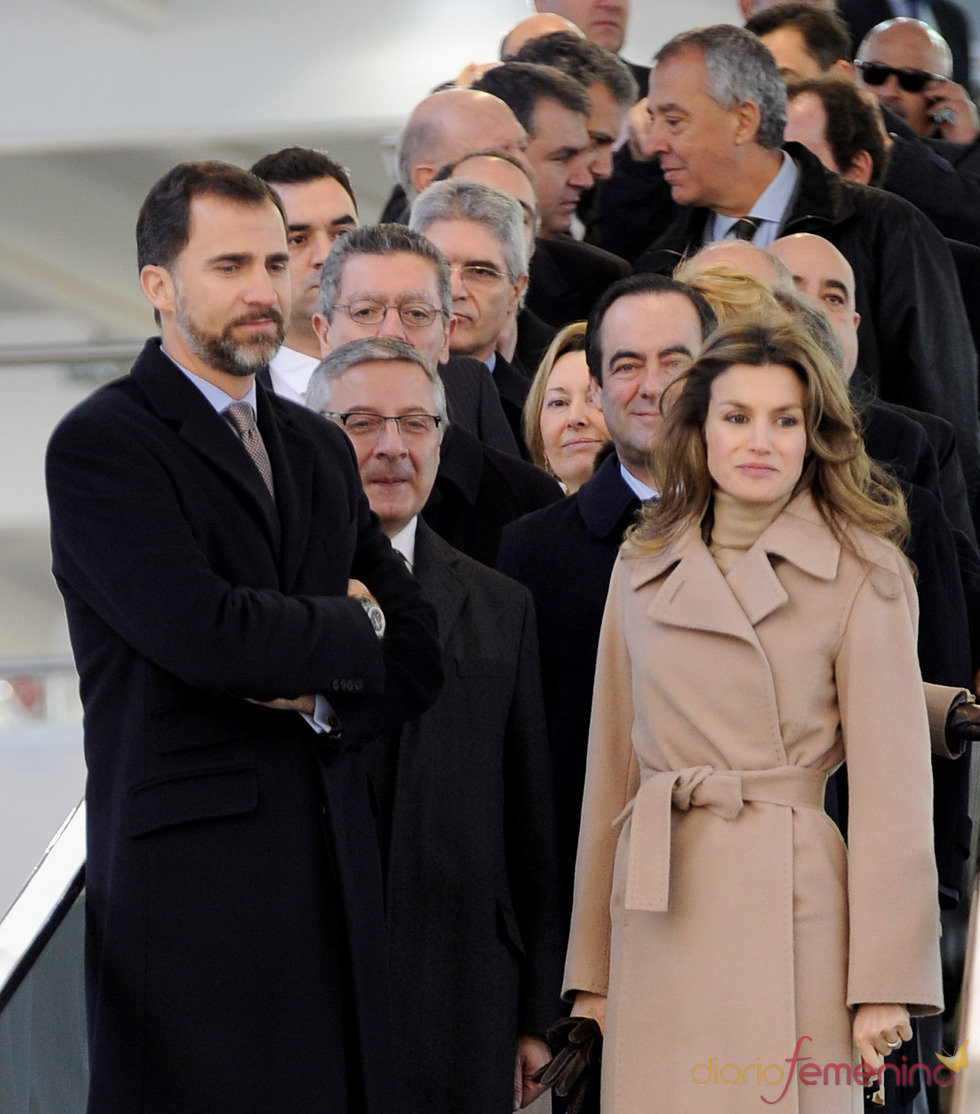 Los Príncipes pasan frío en la inauguración del AVE Madrid-Albacete