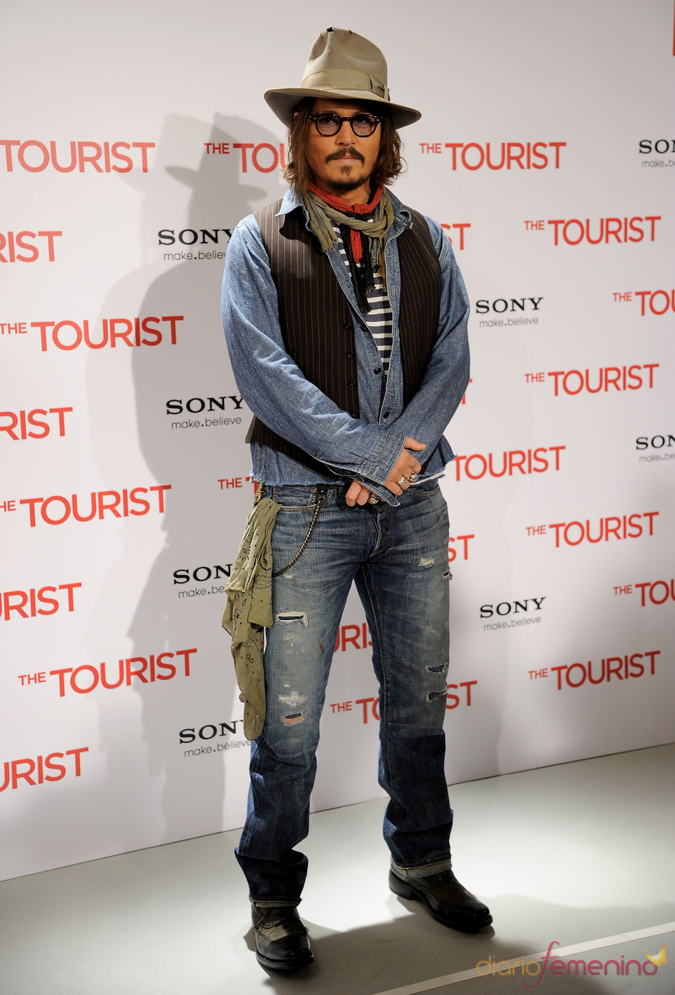 Johnny Depp llega a Madrid para presentar 'The Tourist'