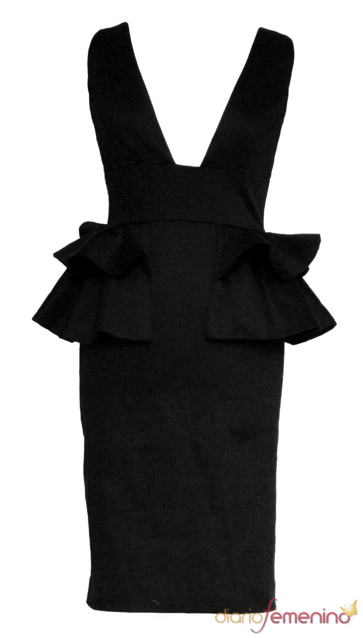 Vestido negro con gran escote de Guatequecacahuete