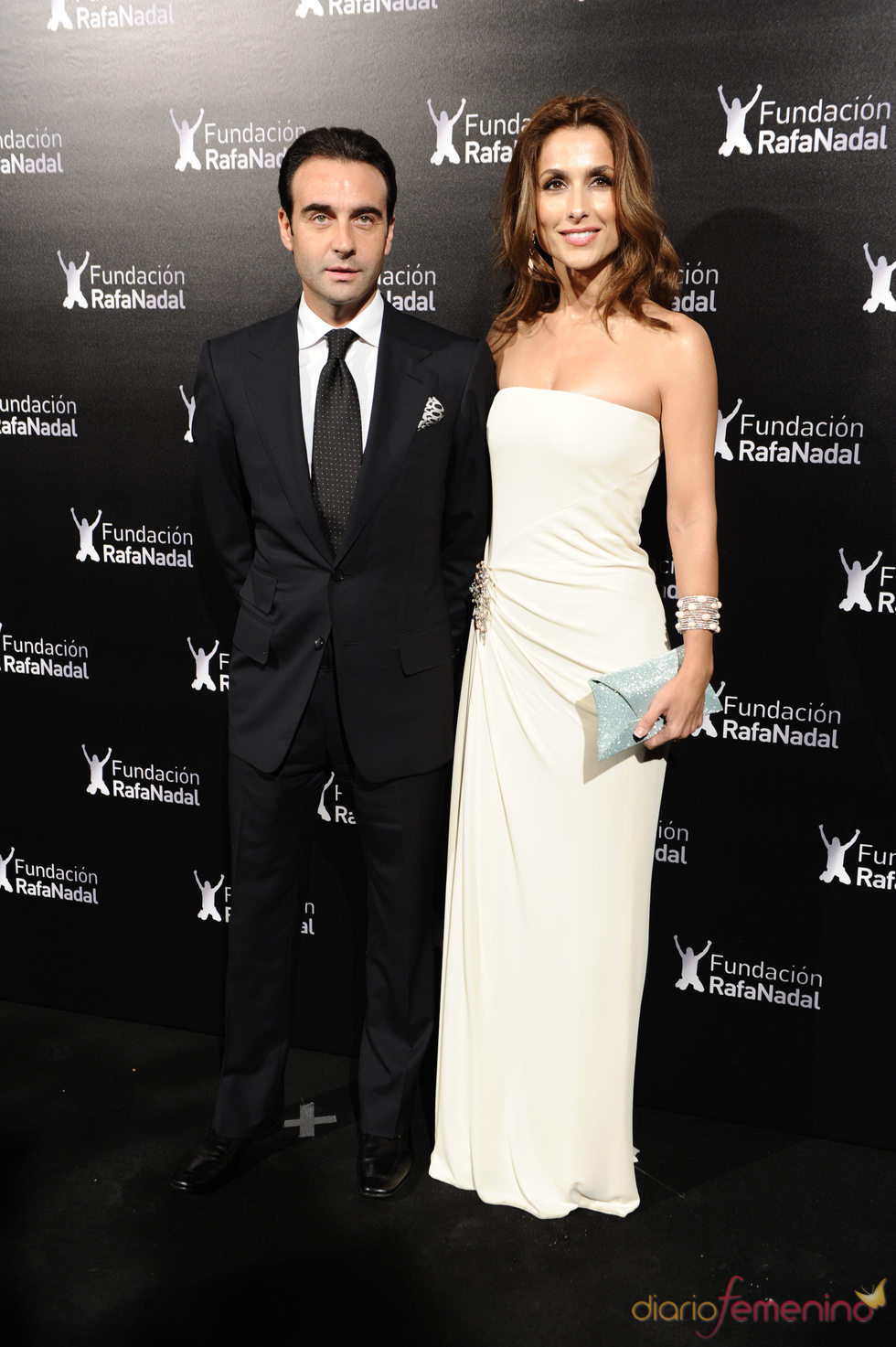 Enrique Ponce y Paloma Cuevas con la Fundación Rafa Nadal