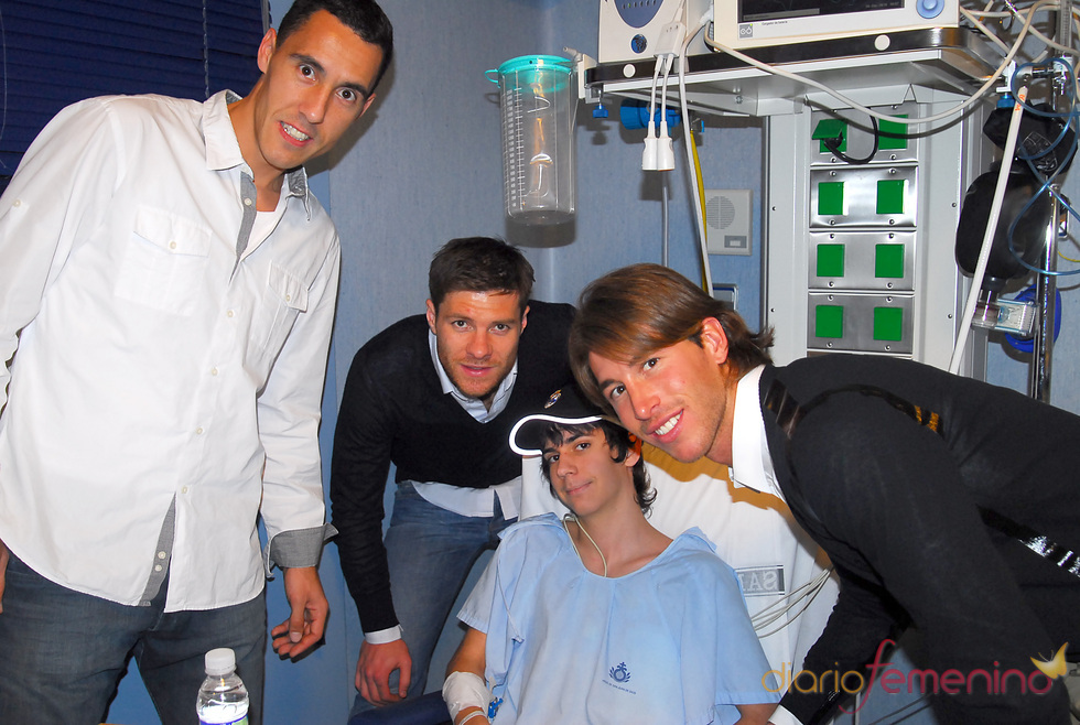 Sergio Ramos, Xavi Alonso y  Pablo Prigioni, solidarios