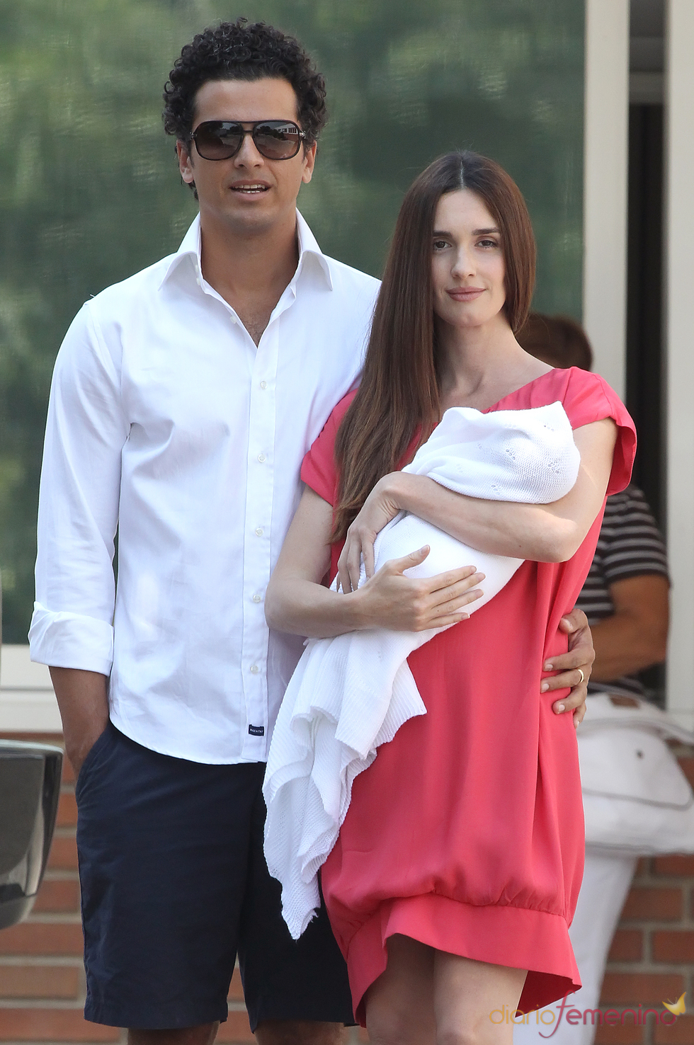 Paz Vega y Orson Salazar presentan a su hijo Lennon