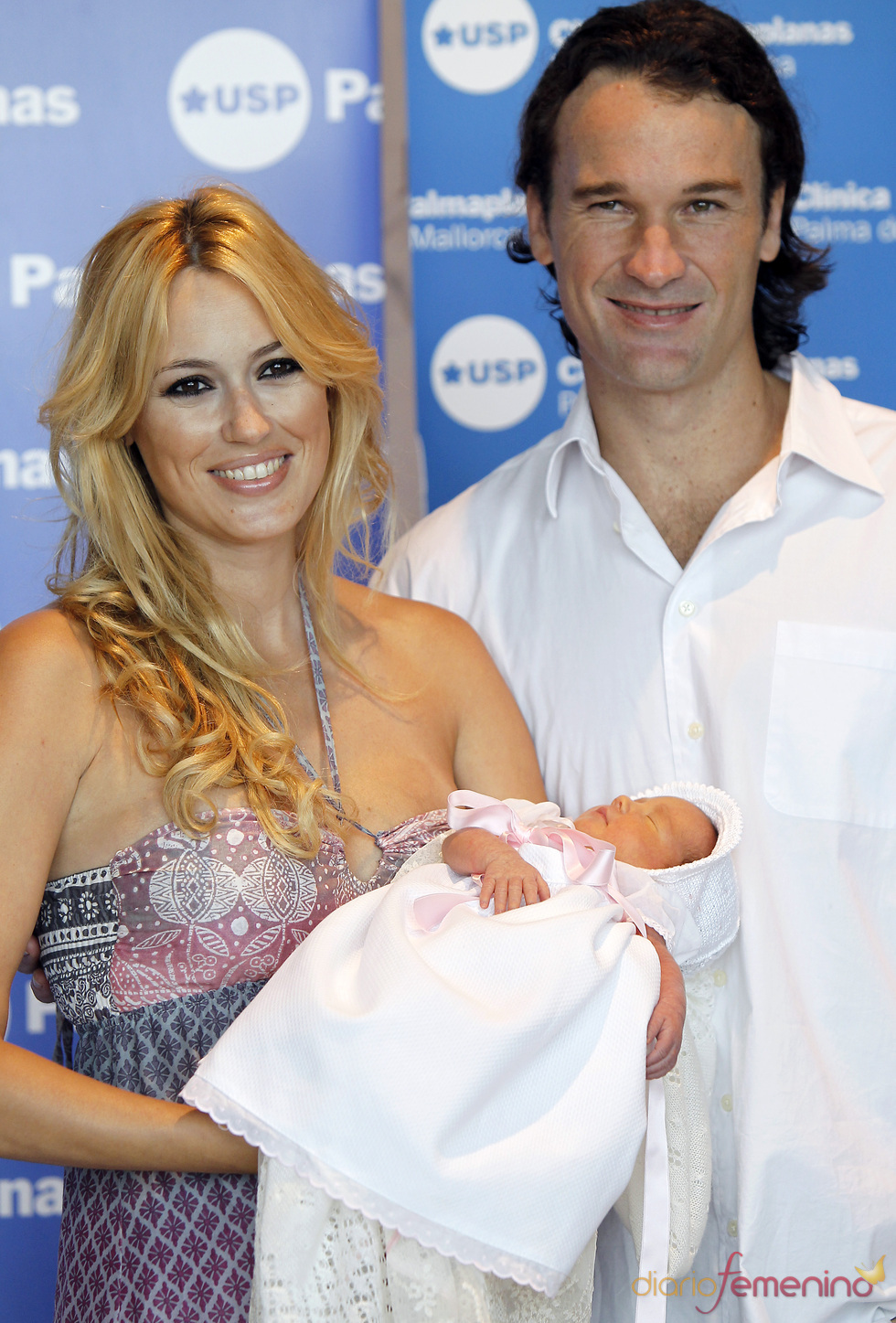 Carolina Cerezuela y Carlos Moyá con su hija Carla