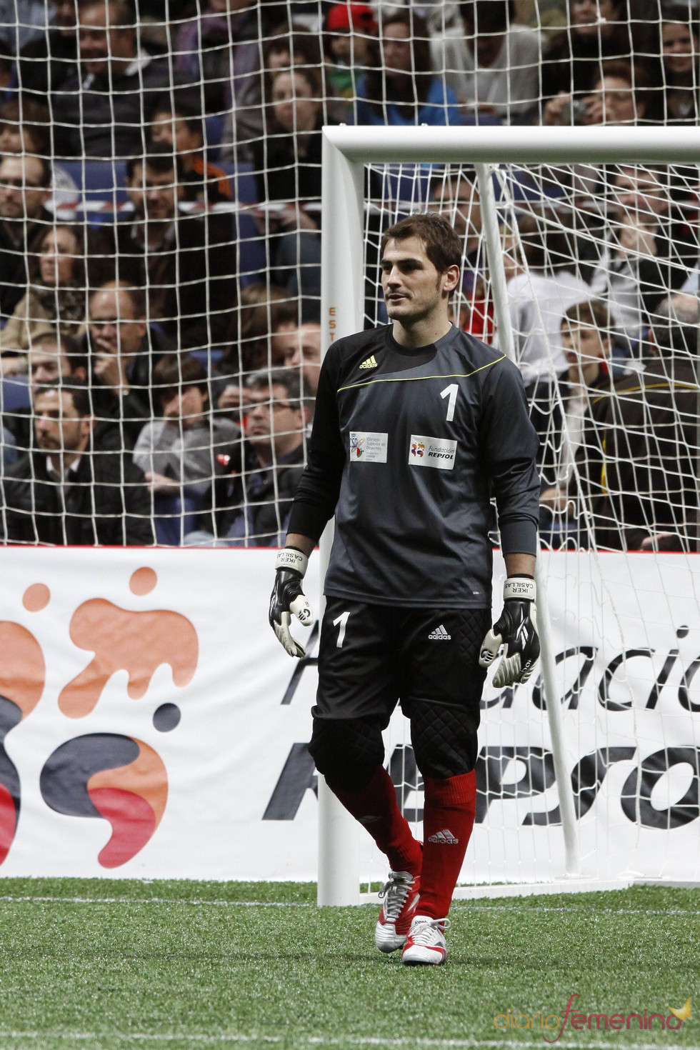Iker Casillas en el partido de fútbol benéfico