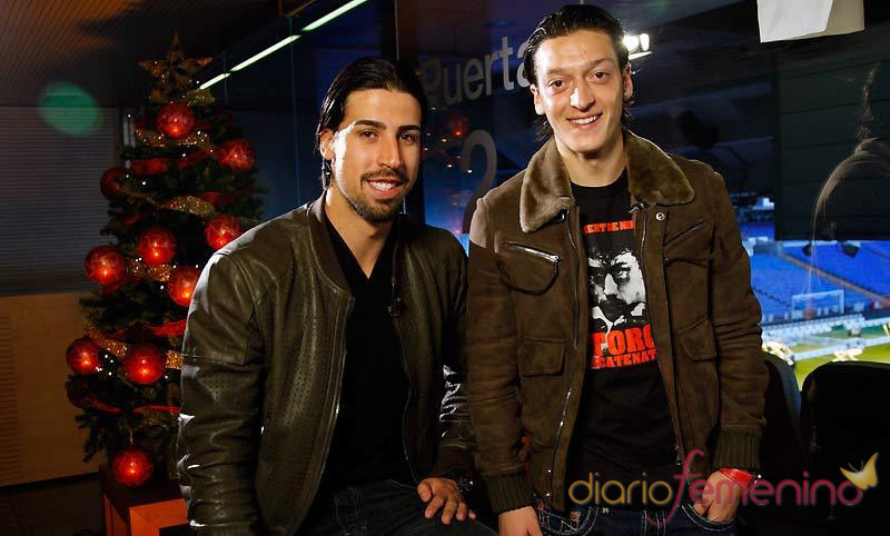 Mezut Ozil y Sami Khedira te desean Feliz Navidad 2010