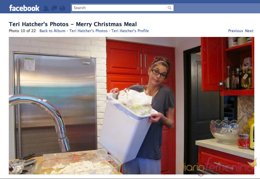 Teri Hatcher saca la basura