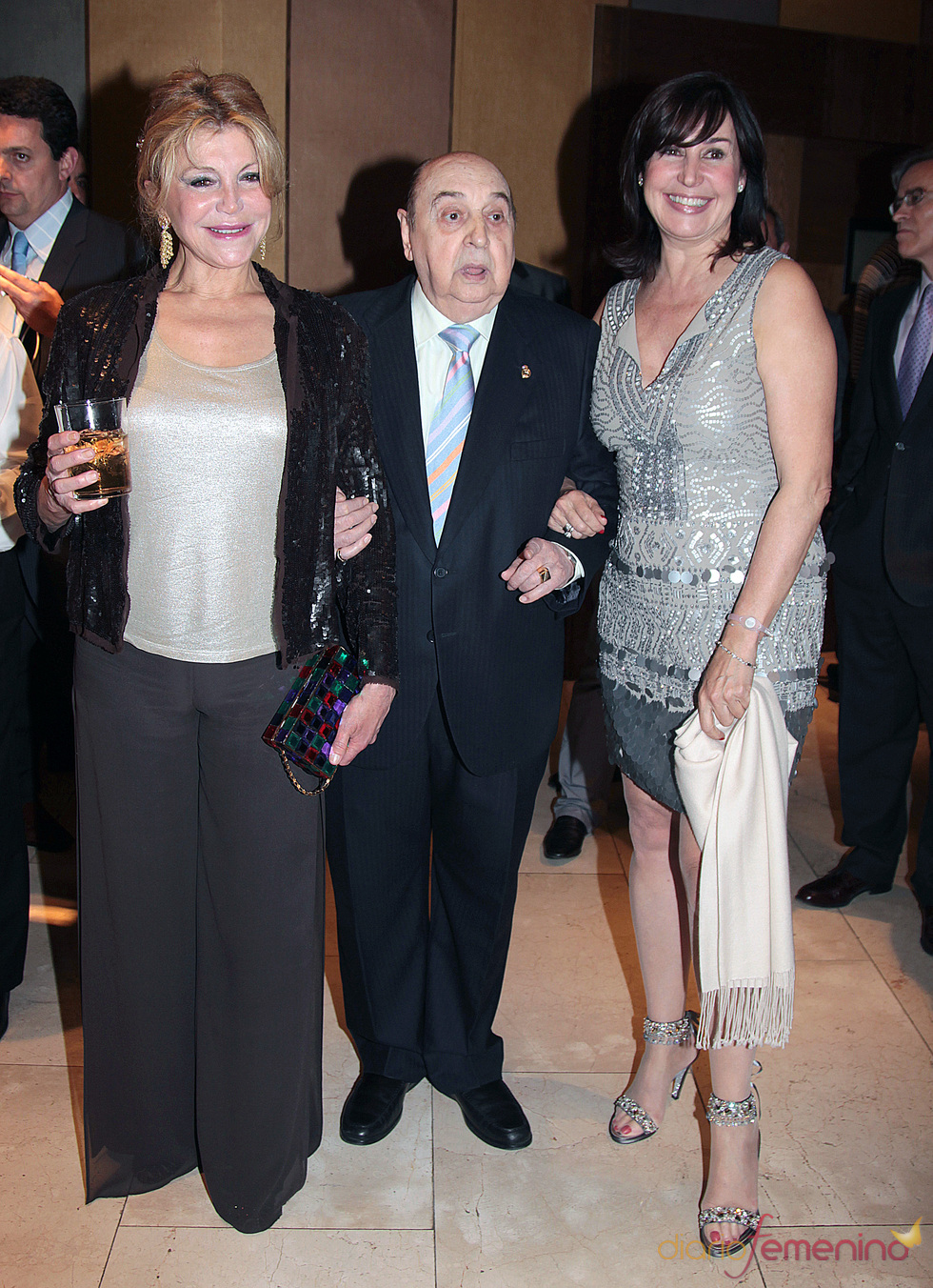 Juanito Navarro con Carmen Cervera y Carmen Martínez Bordiu