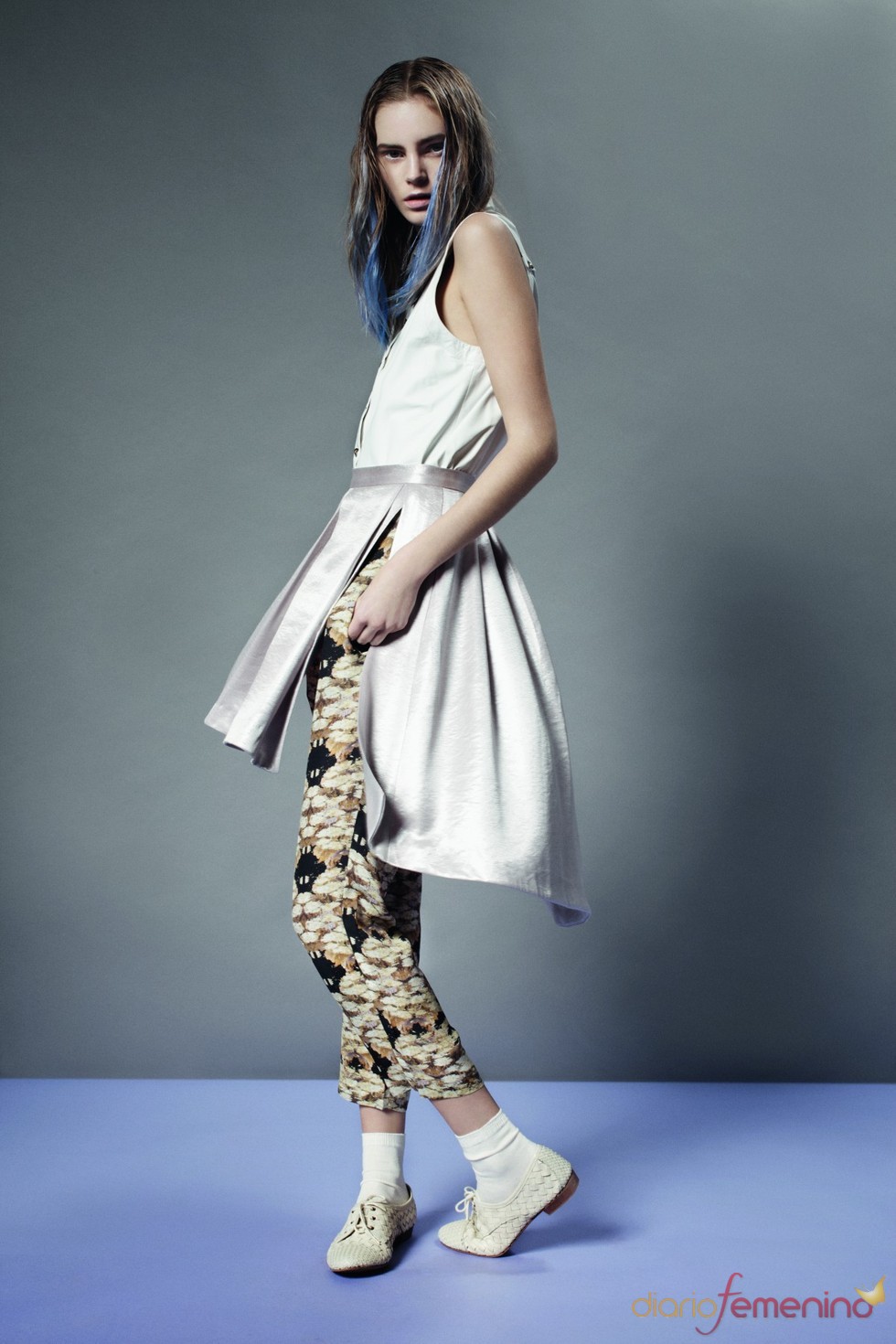 Superposción de falda y pantalón de Topshop p/v 2011