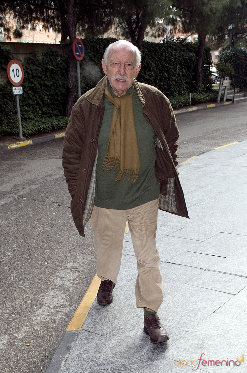 Álvaro de Luna en la capilla ardiente de Juanito Navarro