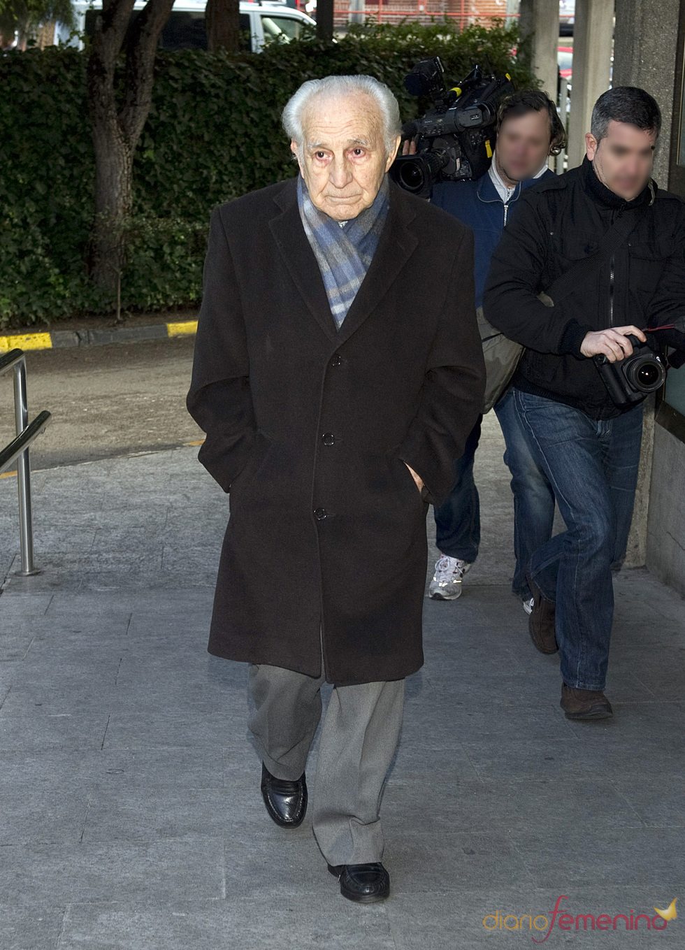 Pedro Peña en la capilla ardiente de Juanito Navarro