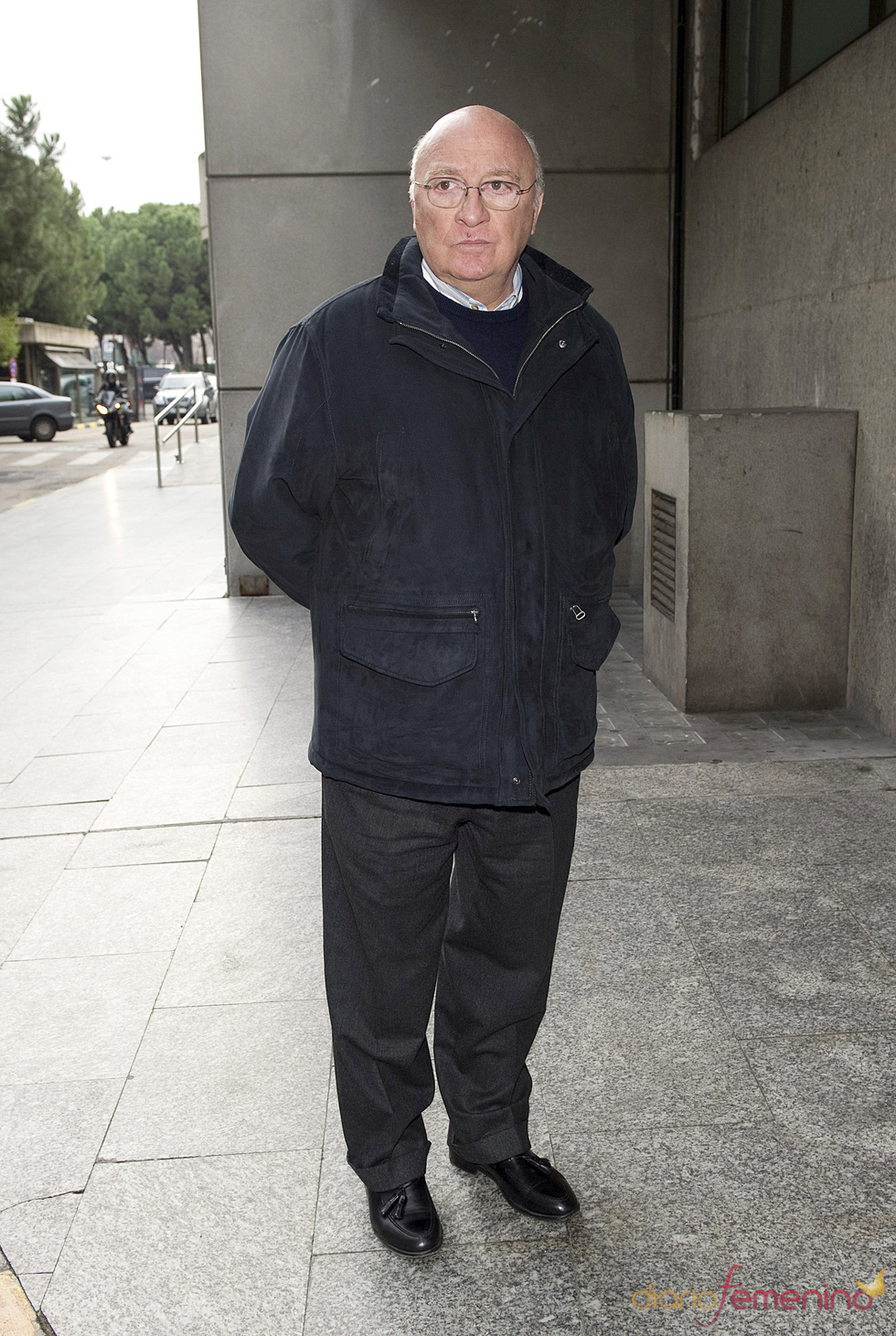 Raul Sender en la capilla ardiente de Juanito Navarro