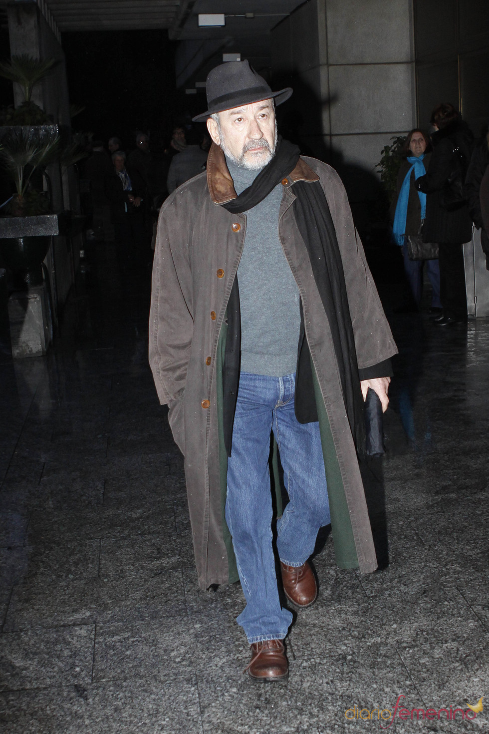 José Sacristán en la capilla ardiente de Juanito Navarro