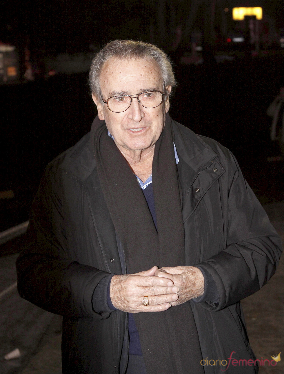 Manolo Escobar en la capilla ardiente de Juanito Navarro