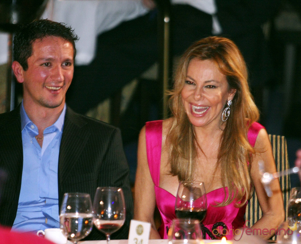 Ana Obregón y Adans Peres, muy risueños