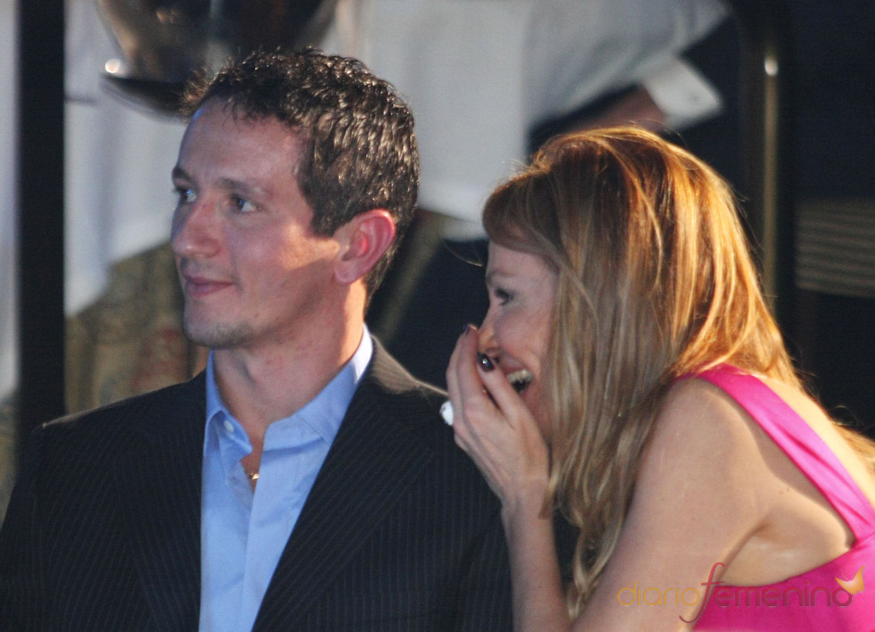 Ana Obregón y Adans Peres, confidencias al oído