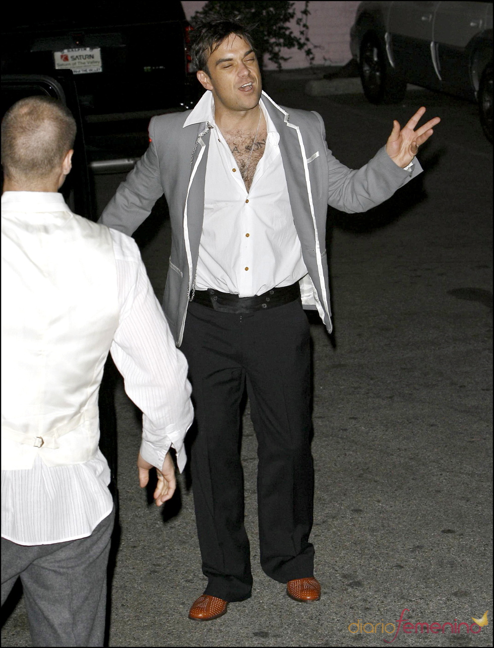 Robbie Williams pasea borracho por Los Ángeles