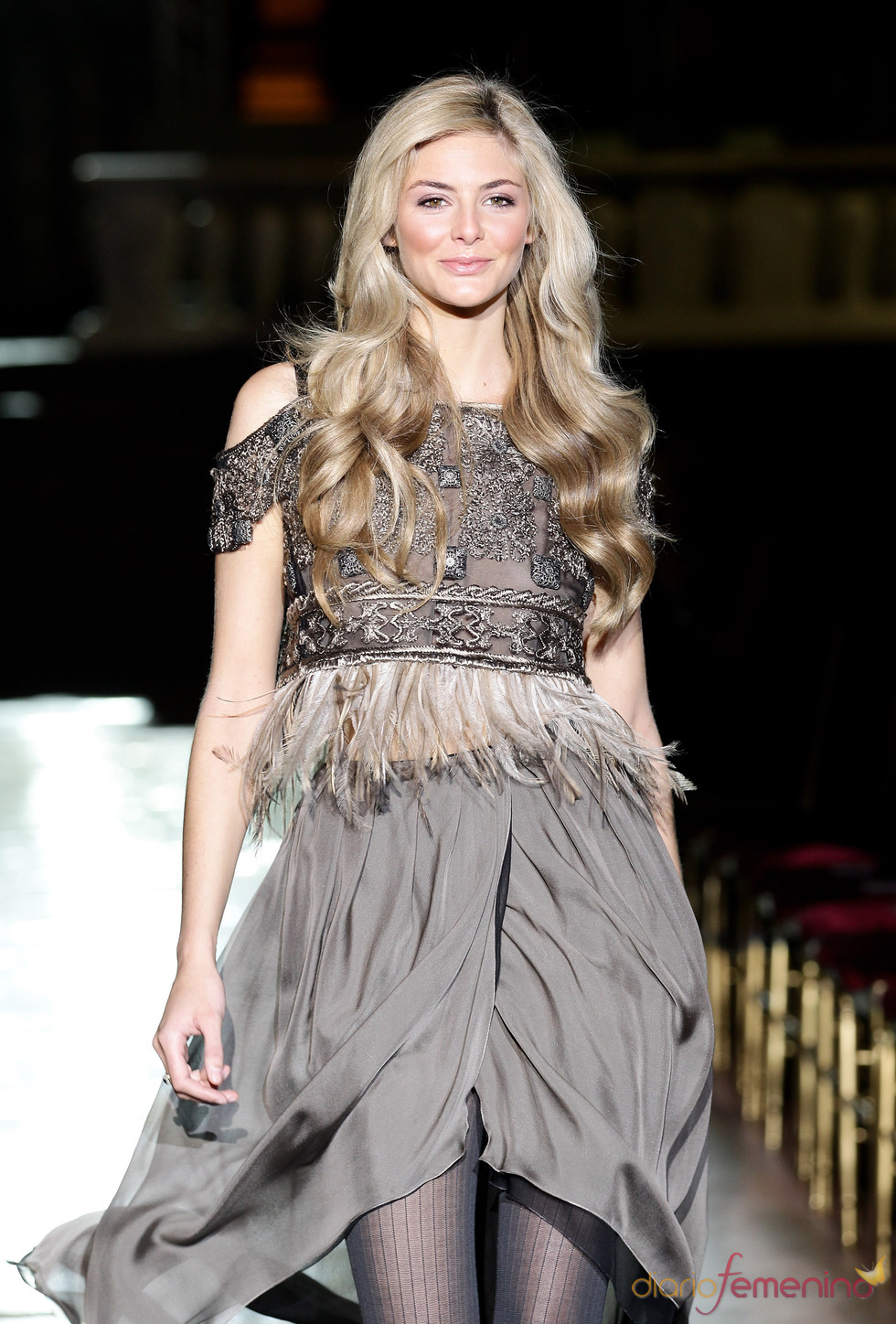 Tamsin Egerton en el desfile inaugural de Alberta Ferretti en la Pitti Uomo 79 Tamsin Egerton en el desfile inaugural de Alberta Ferretti en la Pitti Uomo 79