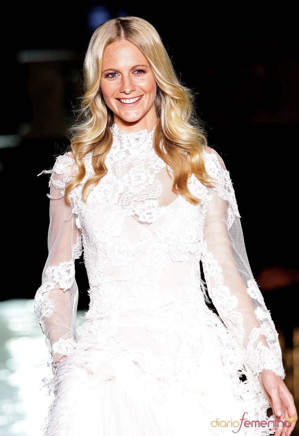 Poppy Delevigne en el desfile inaugural de Alberta Ferretti en la Pitti Uomo 79