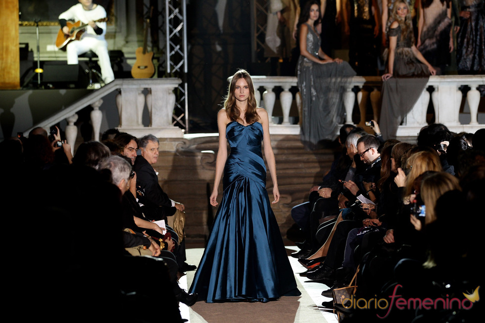 Puesta en escena del desfile de Alberta Ferretti en la Pitti Uomo 79 Puesta en escena del desfile de Alberta Ferretti en la Pitti Uomo 79