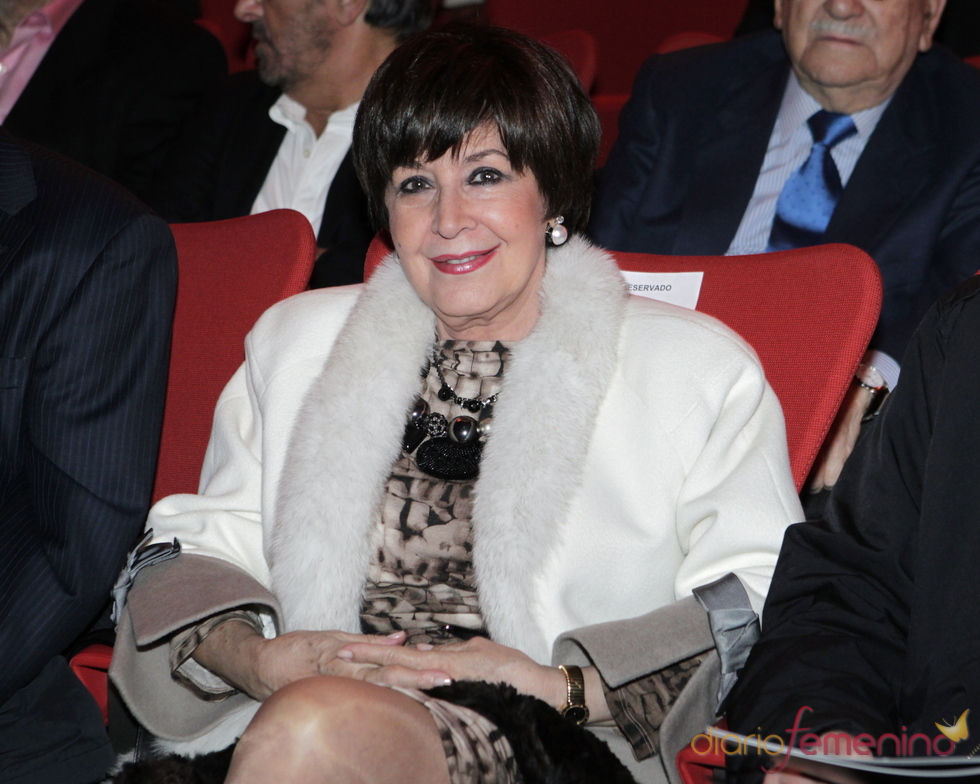 Concha Velasco, presentadora de 'Cine de Barrio'