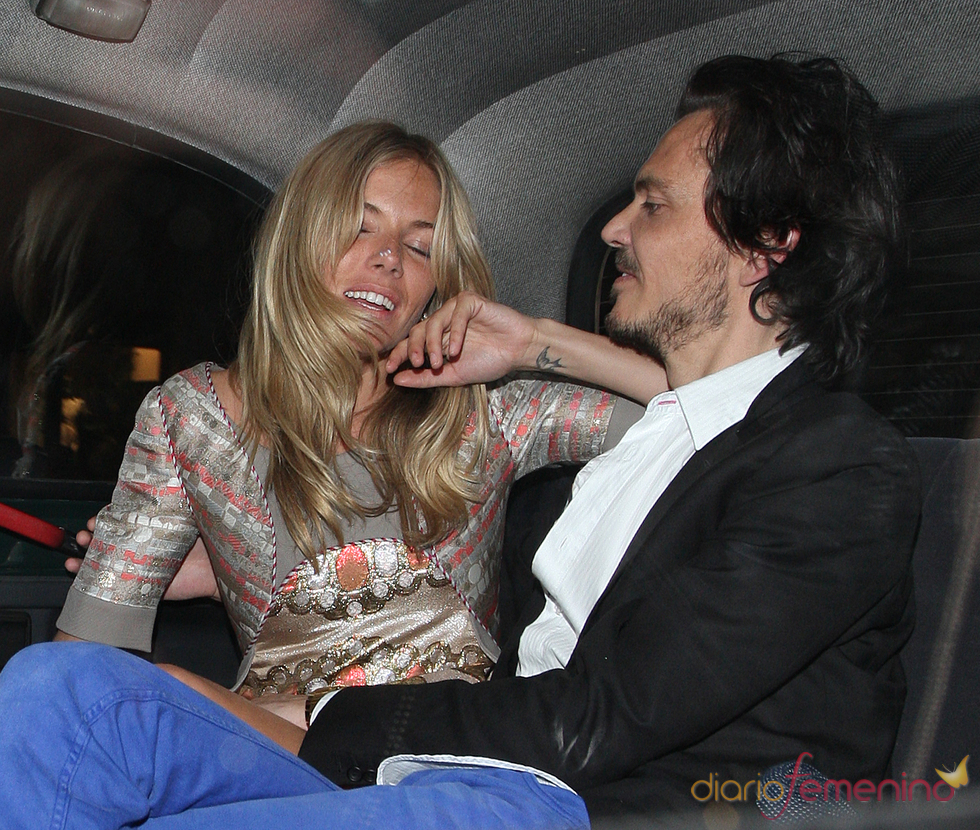 Sienna Miller, borracha en un coche en Londres