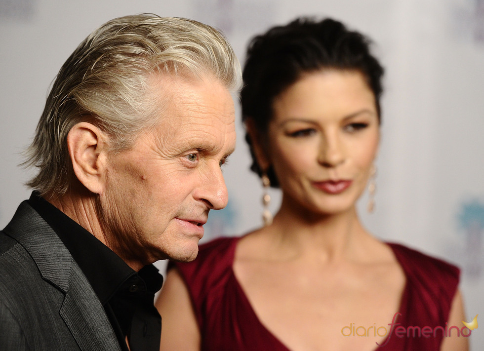 Catherine Zeta Jones acompaña a su marido Michael Douglas