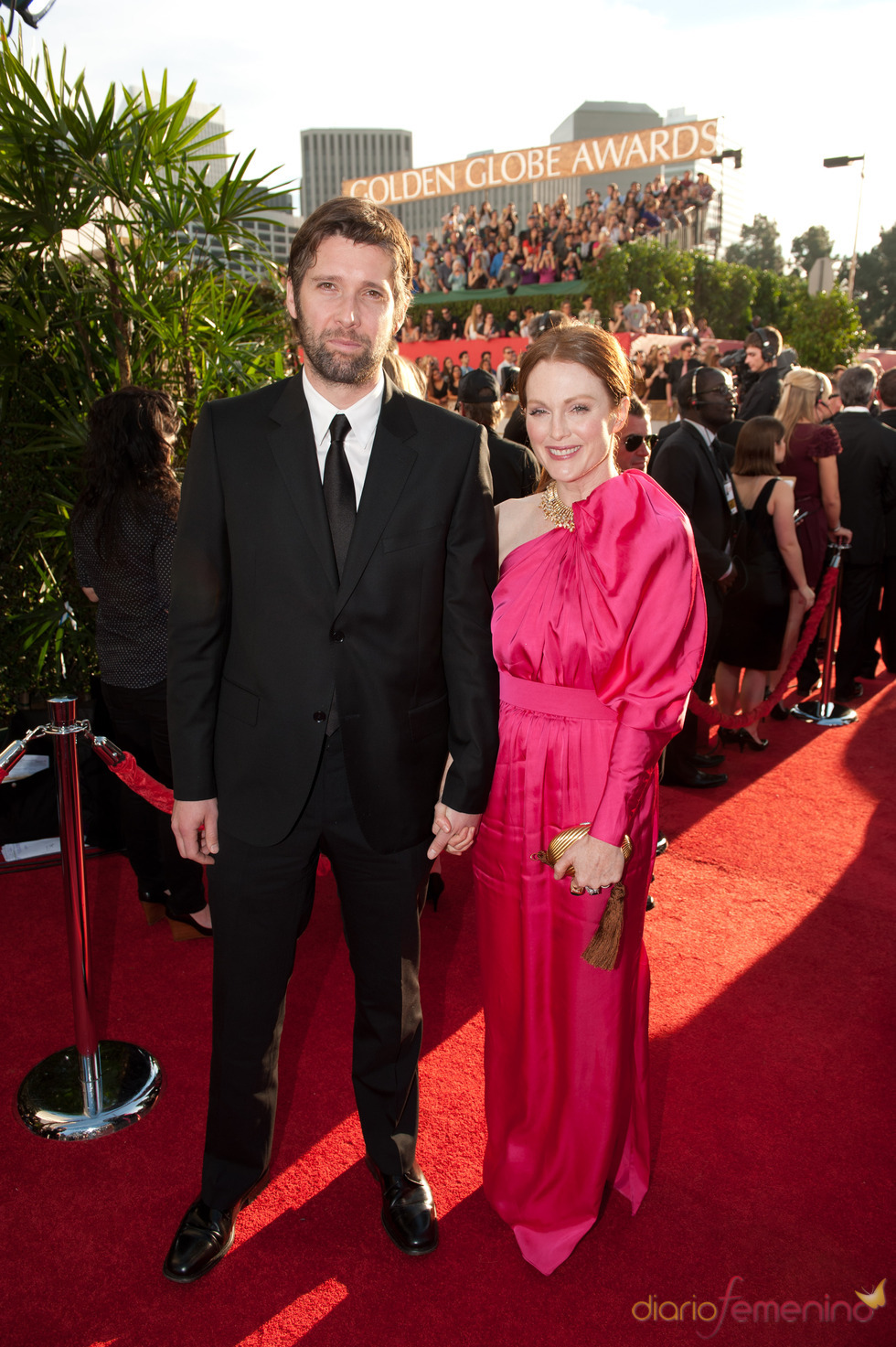 Julianne Moore con Bart Freundlich en los Globos de Oro 2011