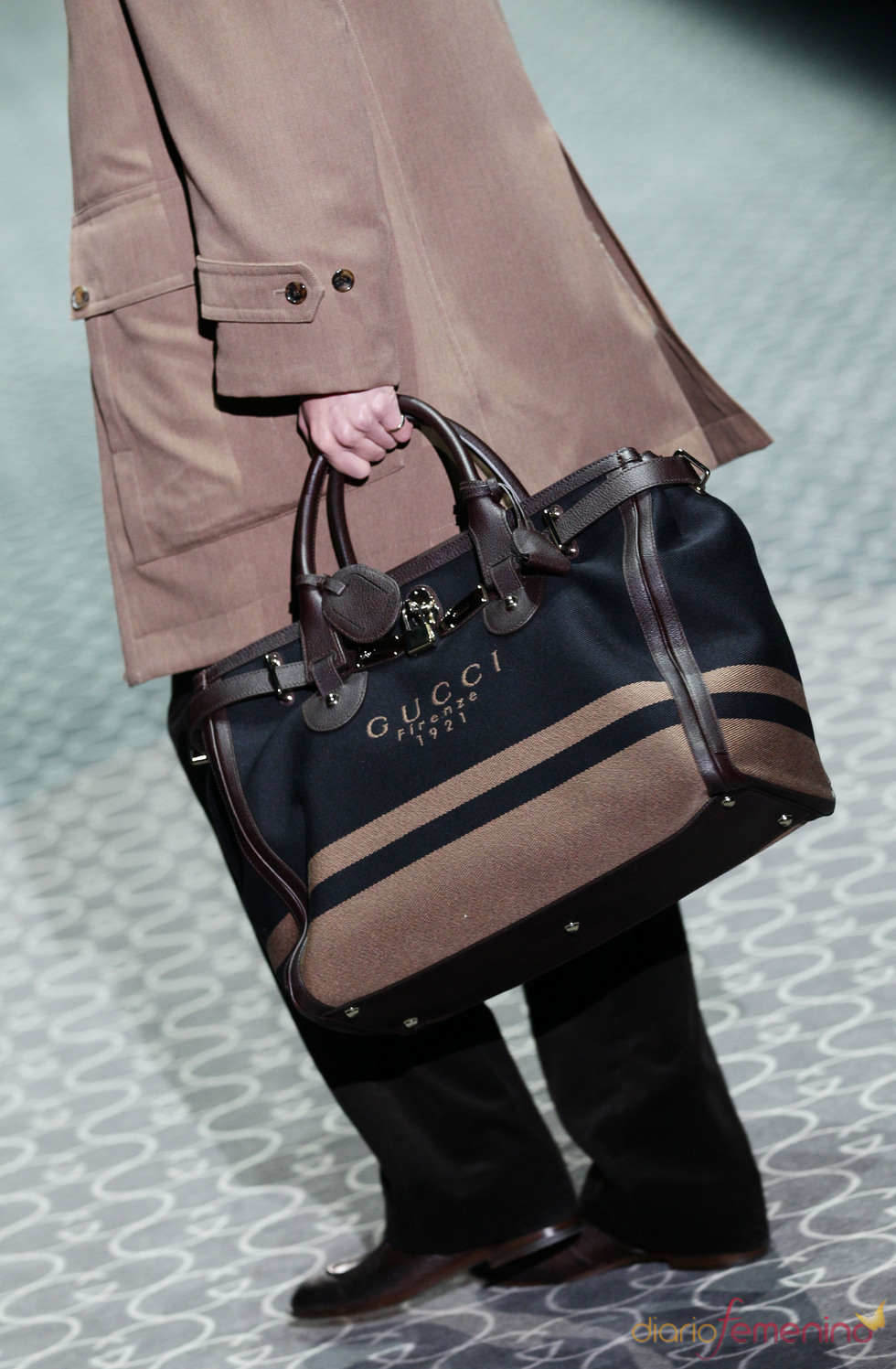 Bolso en negro y nude de Gucci en la MFW A/W