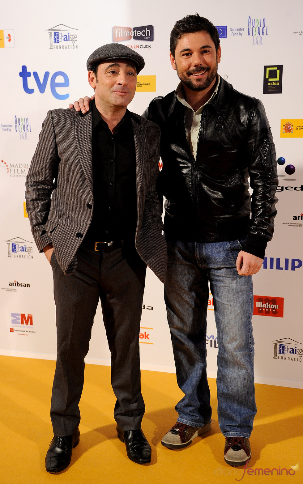 Miguel Poveda y Toni Zenet, posado de artistas