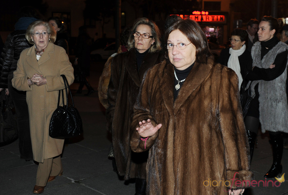 Concha Navarro se despide de su padre Juanito Navarro