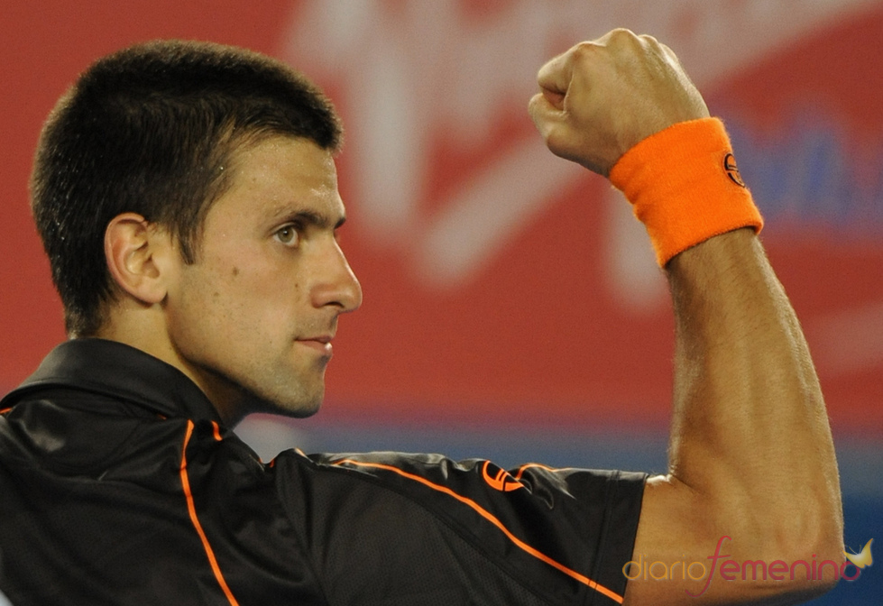 El tenista Novak Djokovic hace gala de su fuerza