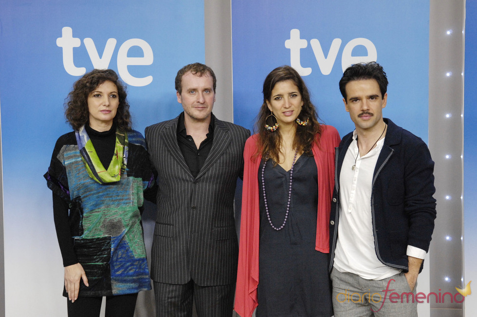 Marta Belaustegui, Fernando Cayo, Lucía Jímenez y Raúl Peña, actores de 'La República'
