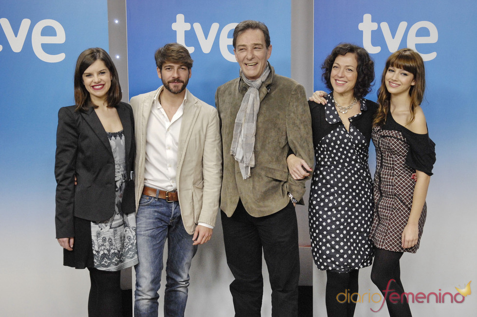 Mariona Ribas, Félix Gómez, Hector Colomé, Cristina de Inza y Úrsula Corberó. La república, TVE
