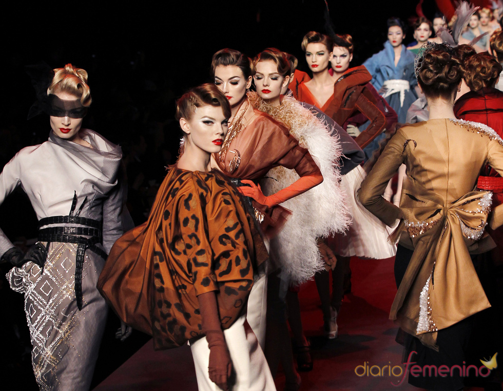 El desfile de John Galiano para Christian Dior en el Museo Rodin de París